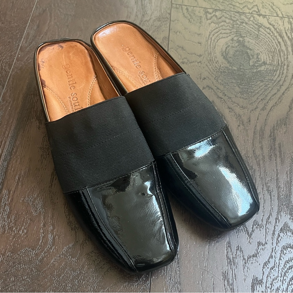 Gentle Souls Stretch ISO Mule Black Patent Size 8